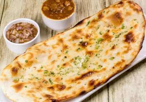 Pithi Wali Kulcha (1 Pithi Stuffed Kulcha with Choley)- Bhai Kulwant Singh Kulchian Wale, Amritsar