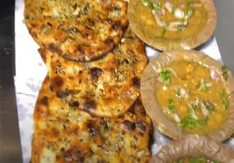Amritsari Kulcha Chole (2 Kulcha Chole) - Pahelwan Kulcha Shop, Amritsar