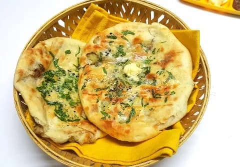 Aloo Wala Kulcha (1 Aloo Masala Stuffed Kulcha with Choley) - The Kulcha Land, Amritsar