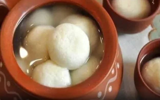 Rosogolla (Pack of 10) (medium)- Adi Sree Hari Mistanna Bhandar, Kolkata