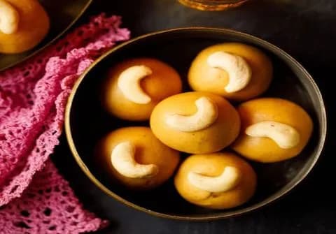 Besan Ladoo (500gm) - Bansal Sweets, Amritsar