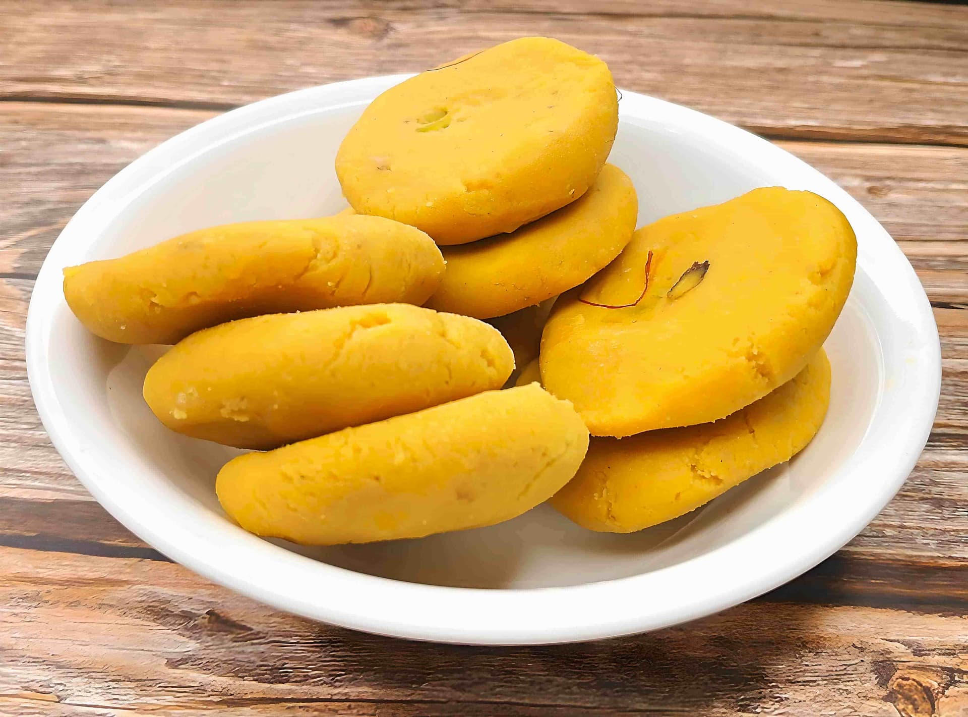 Kesariya Peda (1 Kg) - Shree Kamal Sah, Deoghar